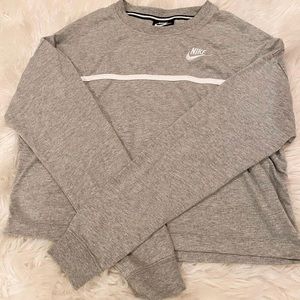 nike crew neck cropped sweatshirt